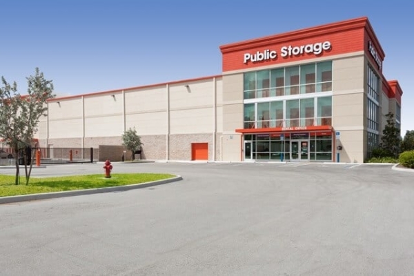 Facility photo: //images.sparefoot.com/medium/2131516884d1f6d4edd.jpg