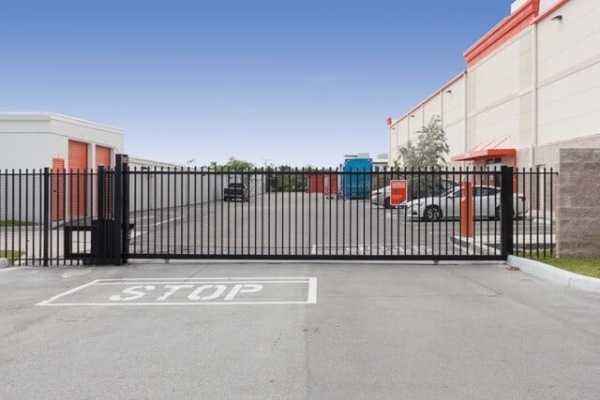 Facility photo: //images.sparefoot.com/medium/2131516884d1f9a1263.jpg