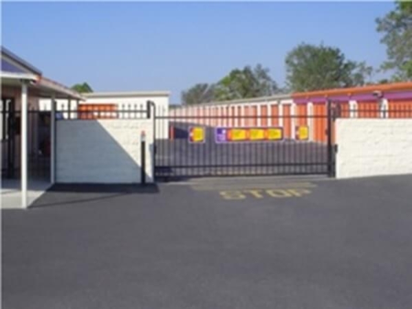 Facility photo: //images.sparefoot.com/medium/213153693831650f790.jpg