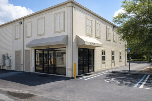 Facility photo: //images.sparefoot.com/medium/21315469fddf01638af.jpg