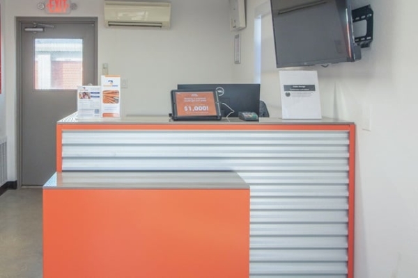 Facility photo: //images.sparefoot.com/medium/21315769f89905c4b1a.jpg