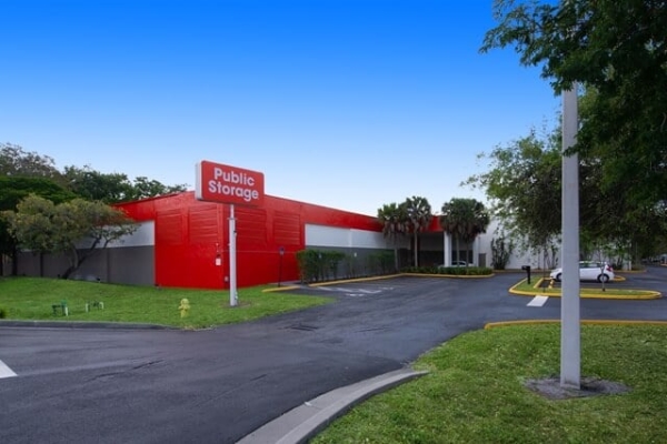 Facility photo: //images.sparefoot.com/medium/2131606878f47ec435b.jpg