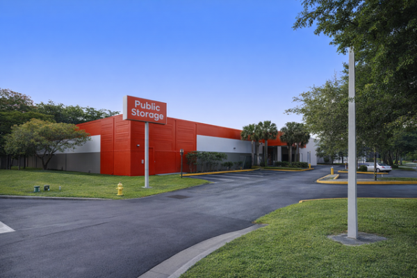 Facility photo: //images.sparefoot.com/medium/21316069f5f87745d7a.jpg