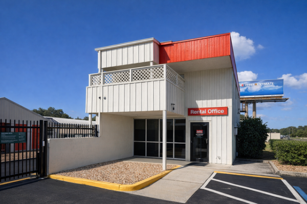 Facility photo: //images.sparefoot.com/medium/2131626991d1cebccaf.jpg