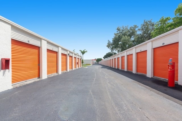 Facility photo: //images.sparefoot.com/medium/2131646878f4d7c59e3.jpg