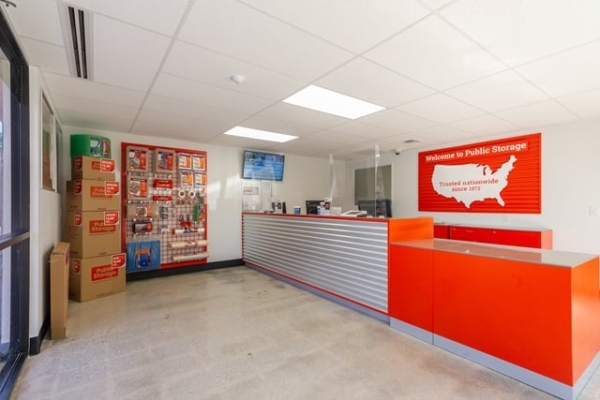 Facility photo: //images.sparefoot.com/medium/2131646878f4d8bdde5.jpg