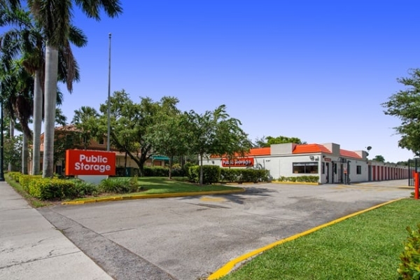 Facility photo: //images.sparefoot.com/medium/2131656884d22e093a7.jpg