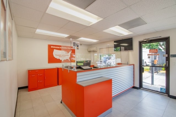 Facility photo: //images.sparefoot.com/medium/2131656938314420d71.jpg