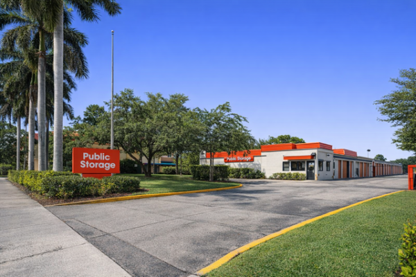 Facility photo: //images.sparefoot.com/medium/21316569f7473c1ed0b.jpg