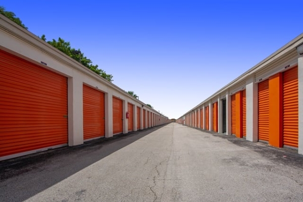 Facility photo: //images.sparefoot.com/medium/2131666980ae631115f.jpg