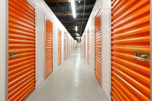 Facility photo: //images.sparefoot.com/medium/213167687e3af679eda.jpg