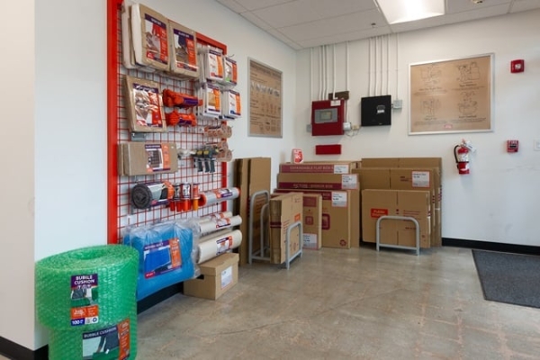 Facility photo: //images.sparefoot.com/medium/213167693588ddcdeb5.jpg