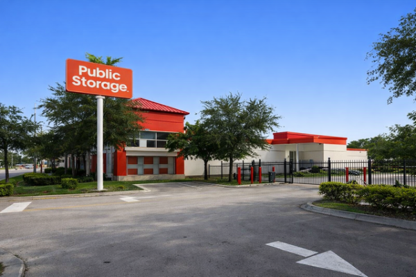 Facility photo: //images.sparefoot.com/medium/213167698ddd61313b4.jpg