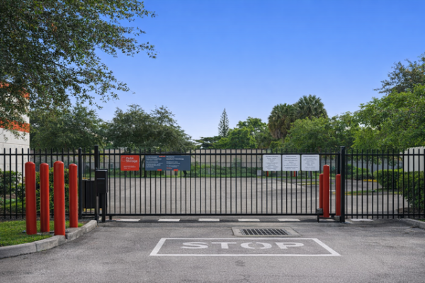 Facility photo: //images.sparefoot.com/medium/21316769f4a74c2b2c1.jpg