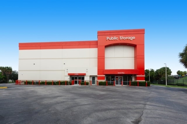 Facility photo: //images.sparefoot.com/medium/213169687ce8f1bdb1e.jpg