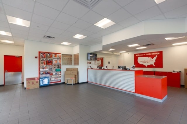 Facility photo: //images.sparefoot.com/medium/213169687ce8f3a3e7c.jpg