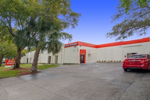 Facility photo: //images.sparefoot.com/medium/2131716880dd7966d0d.jpg