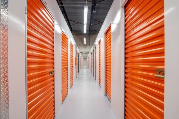 Facility photo: //images.sparefoot.com/medium/2131716880dd7a6b448.jpg