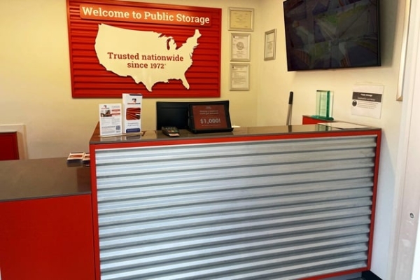Facility photo: //images.sparefoot.com/medium/2131766877a342b1f05.jpg
