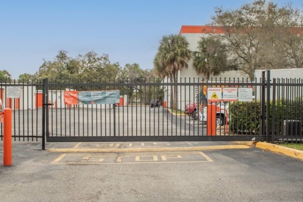 Facility photo: //images.sparefoot.com/medium/2131816911f07a07771.jpg