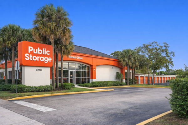 Facility photo: //images.sparefoot.com/medium/21318169f5f82319223.jpg