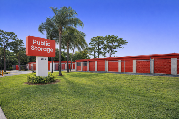 Facility photo: //images.sparefoot.com/medium/2131866a0c64910bdc6.jpg