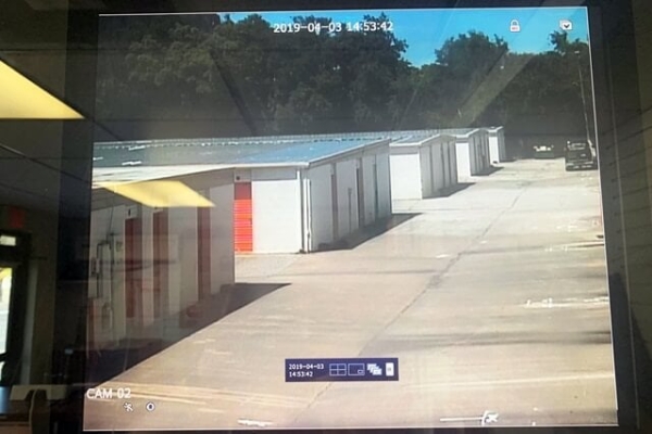 Facility photo: //images.sparefoot.com/medium/213188687a45e279d37.jpg