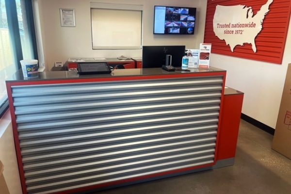 Facility photo: //images.sparefoot.com/medium/2131886936da7be69c0.jpg