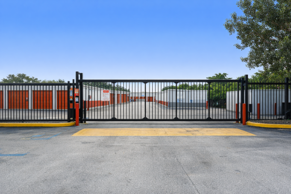 Facility photo: //images.sparefoot.com/medium/2131896998695dc7315.jpg