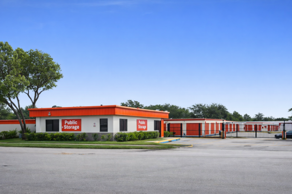Facility photo: //images.sparefoot.com/medium/21318969f74737ec3d0.jpg