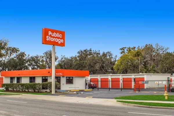 Facility photo: //images.sparefoot.com/medium/213191687ce931673ee.jpg