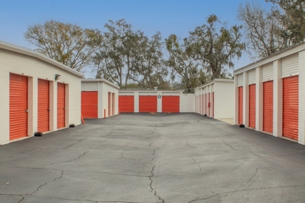 Facility photo: //images.sparefoot.com/medium/213191687ce9327055e.jpg