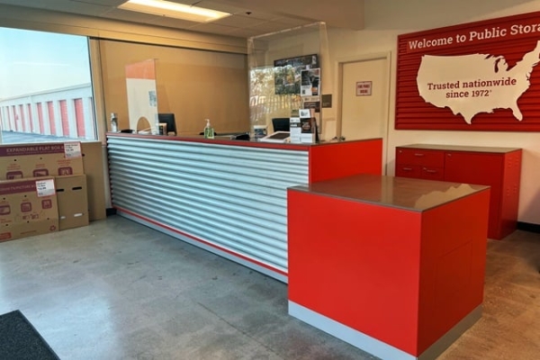 Facility photo: //images.sparefoot.com/medium/213193691341d9b9909.jpg