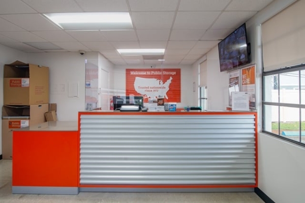 Facility photo: //images.sparefoot.com/medium/213194689352c95f4f0.jpg