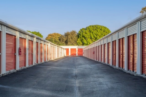 Facility photo: //images.sparefoot.com/medium/213195687ce8f0015b3.jpg