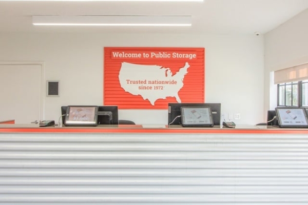 Facility photo: //images.sparefoot.com/medium/213195687ce8f10bf75.jpg