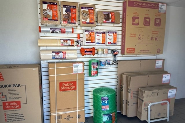 Facility photo: //images.sparefoot.com/medium/2131966936da978c975.jpg