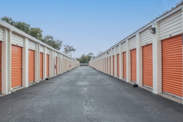 Facility photo: //images.sparefoot.com/medium/2131986936da8dab3fd.jpg