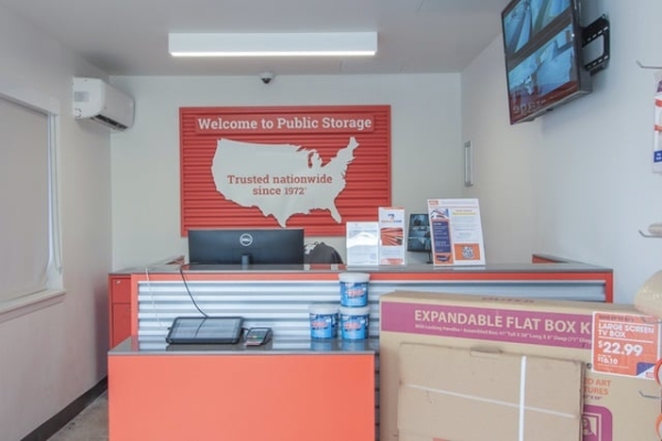 Facility photo: //images.sparefoot.com/medium/21319869e6240a02d17.jpg