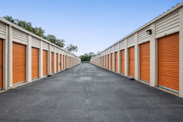Facility photo: //images.sparefoot.com/medium/2131986a09c7fa87fa5.jpg