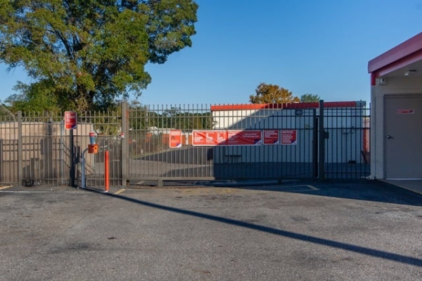 Storage Units at Public Storage - Clearwater - 16079 US Hwy 19 North - 16079 US Hwy 19 North