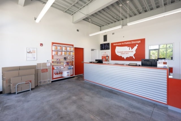 Facility photo: //images.sparefoot.com/medium/2132036972326374b84.jpg