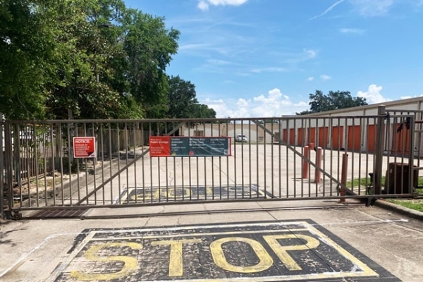 Facility photo: //images.sparefoot.com/medium/213205697231f421310.jpg