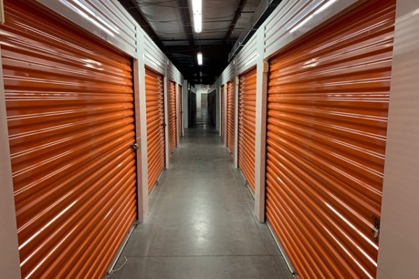 Facility photo: //images.sparefoot.com/medium/21320569f4a752025fc.jpg