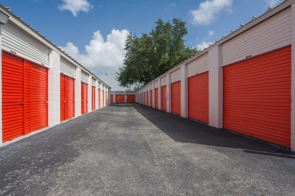 Facility photo: //images.sparefoot.com/medium/213212687ce949d0fa2.jpg