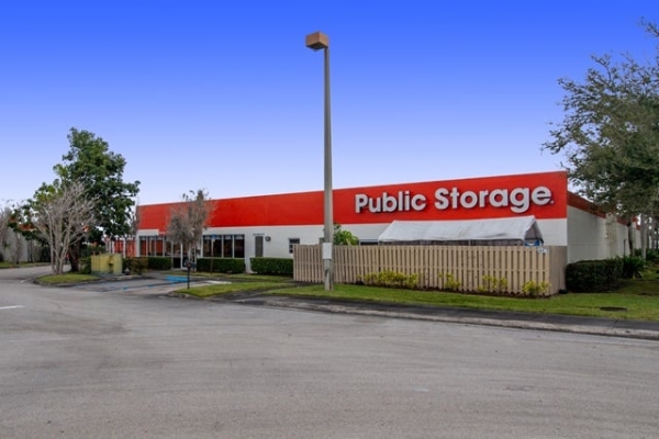 Facility photo: //images.sparefoot.com/medium/21321468a5c95ff0fbc.jpg