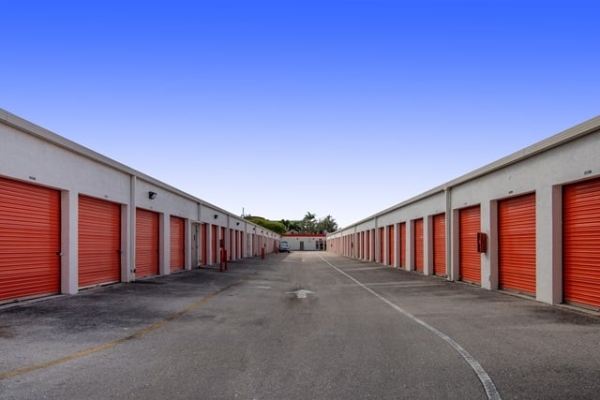 Facility photo: //images.sparefoot.com/medium/21321469f89a1caaa16.jpg