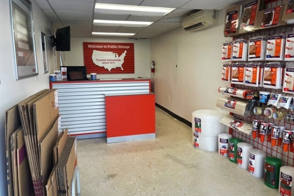 Facility photo: //images.sparefoot.com/medium/213215691341f1551a6.jpg