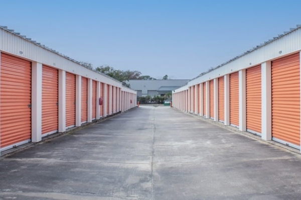 Facility photo: //images.sparefoot.com/medium/213218687ce8f90d8a7.jpg
