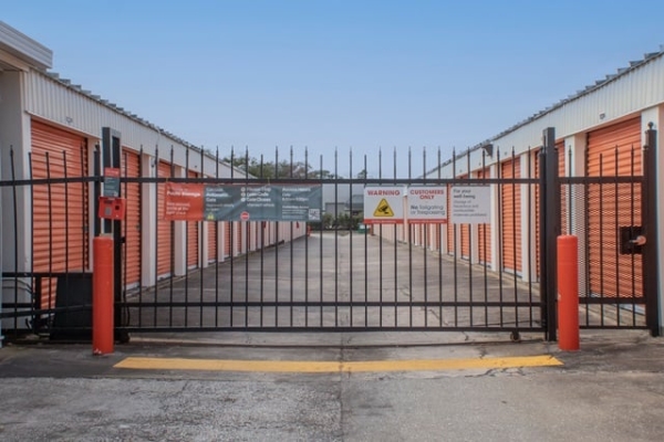 Facility photo: //images.sparefoot.com/medium/213218687ce8faab271.jpg